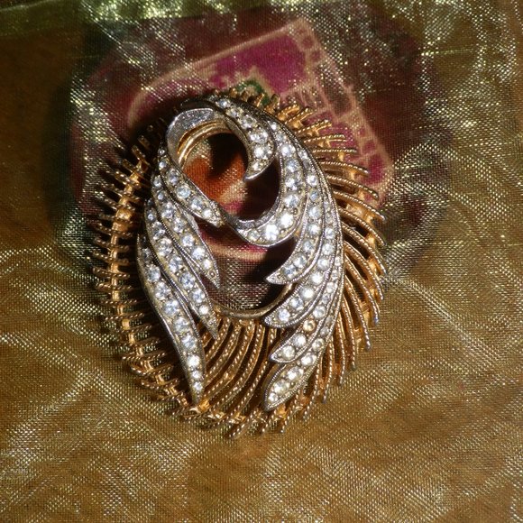 Bsk Goldtone/Rhinestone Vintage Brooch - Picture 1 of 1